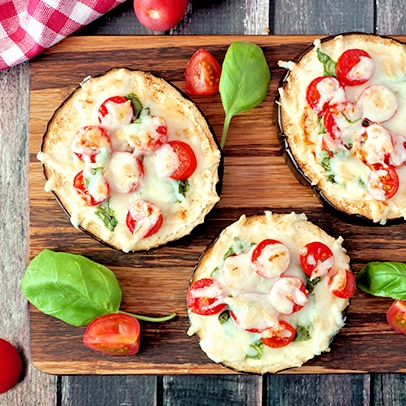 Grilovaný lilek s rajčaty a mozzarellou