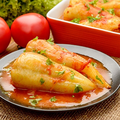 Orientální plněné papriky v rajčatové omáčce