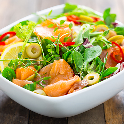 Salát s uzeným lososem
