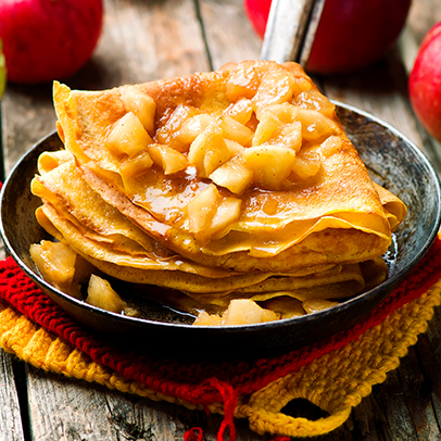 Veganské jablečné palačinky se skořicí