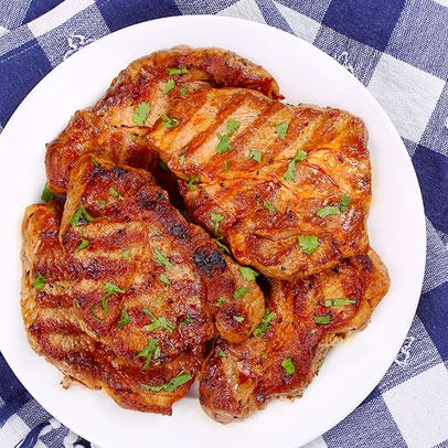 Vepřová kotleta na grilu v pomerančovo-medové marinádě